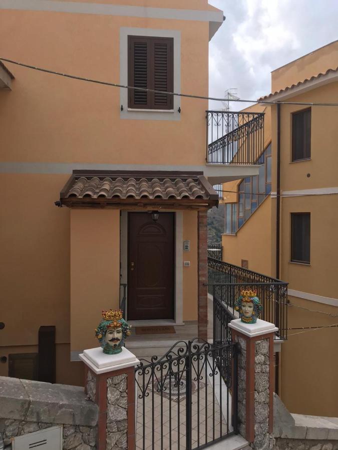 Casa Vacanza Cundari Castelmola Exterior photo